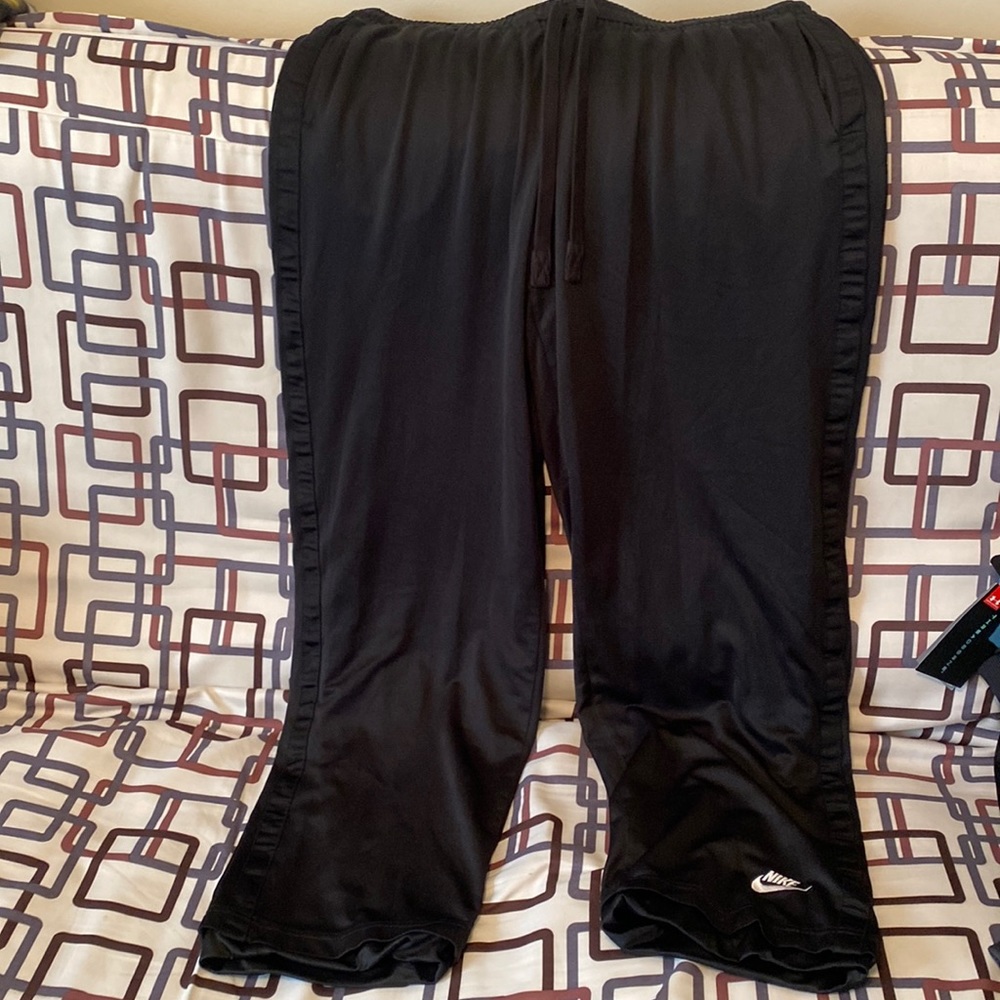Mens Nike jogging pants.